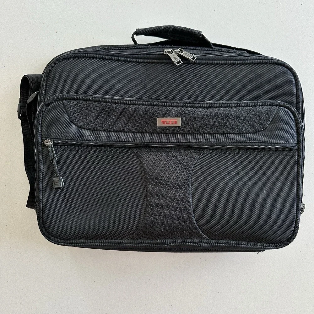Tumi dimensions 15